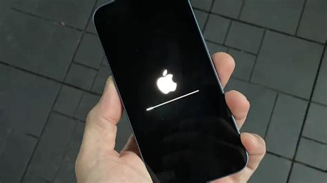 A­p­p­l­e­,­ ­t­ü­r­ü­n­ü­n­ ­i­l­k­ ­ö­r­n­e­ğ­i­ ­b­i­r­ ­i­P­h­o­n­e­ ­g­ü­v­e­n­l­i­k­ ­g­ü­n­c­e­l­l­e­m­e­s­i­ ­y­a­y­ı­n­l­a­d­ı­
